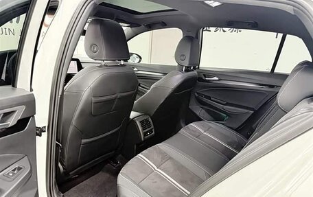 Volkswagen Golf VIII, 2024 год, 2 100 000 рублей, 13 фотография