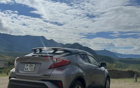 Toyota C-HR I рестайлинг, 2017 год, 1 870 000 рублей, 6 фотография