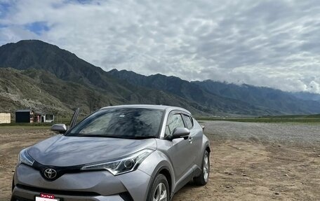 Toyota C-HR I рестайлинг, 2017 год, 1 870 000 рублей, 5 фотография