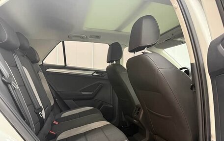 Volkswagen T-Roc I, 2022 год, 1 390 000 рублей, 7 фотография