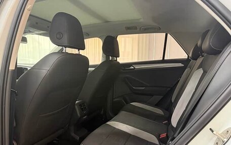 Volkswagen T-Roc I, 2022 год, 1 390 000 рублей, 6 фотография