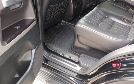 Toyota Land Cruiser 200, 2019 год, 7 880 000 рублей, 10 фотография