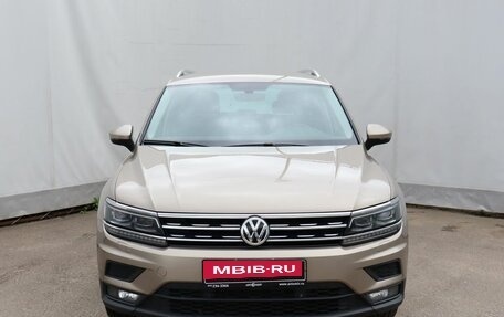 Volkswagen Tiguan II, 2018 год, 2 630 000 рублей, 2 фотография