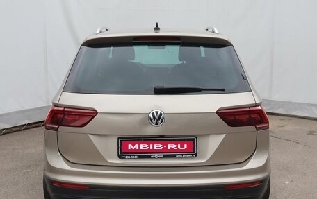 Volkswagen Tiguan II, 2018 год, 2 630 000 рублей, 5 фотография