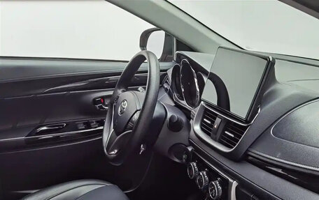 Toyota Yaris XP150 рестайлинг, 2022 год, 1 149 000 рублей, 16 фотография