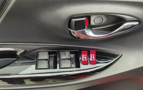 Toyota Yaris XP150 рестайлинг, 2022 год, 1 149 000 рублей, 22 фотография