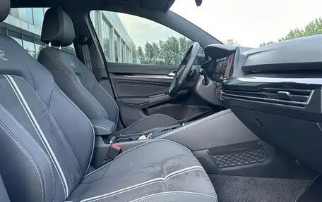 Volkswagen Golf VIII, 2023 год, 1 750 300 рублей, 13 фотография