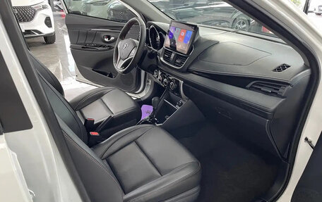 Toyota Yaris XP150 рестайлинг, 2022 год, 1 499 000 рублей, 8 фотография