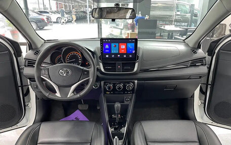 Toyota Yaris XP150 рестайлинг, 2022 год, 1 499 000 рублей, 11 фотография