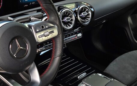 Mercedes-Benz CLA, 2019 год, 2 750 000 рублей, 17 фотография