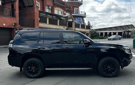 Toyota Land Cruiser Prado 150 рестайлинг 2, 2021 год, 6 100 000 рублей, 3 фотография