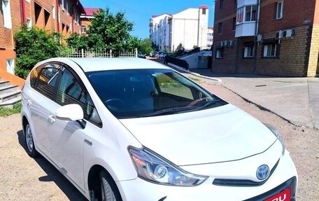 Toyota Prius Alpha I (ZVW40/41), 2016 год, 1 530 000 рублей, 2 фотография