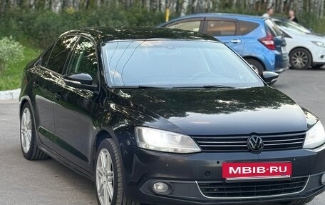 Volkswagen Jetta VI, 2011 год, 645 000 рублей, 2 фотография
