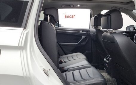 Volkswagen Tiguan II, 2023 год, 4 058 000 рублей, 6 фотография