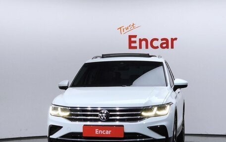 Volkswagen Tiguan II, 2023 год, 4 058 000 рублей, 2 фотография