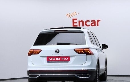 Volkswagen Tiguan II, 2023 год, 4 058 000 рублей, 4 фотография