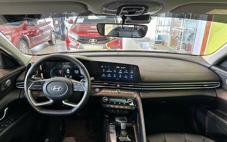 Hyundai Elantra, 2023 год, 2 070 000 рублей, 21 фотография