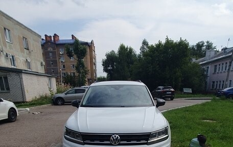 Volkswagen Tiguan II, 2019 год, 3 200 000 рублей, 1 фотография