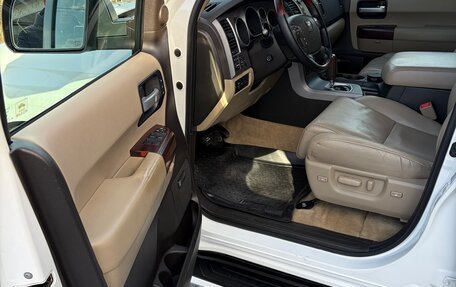 Toyota Sequoia II рестайлинг, 2011 год, 3 000 000 рублей, 7 фотография