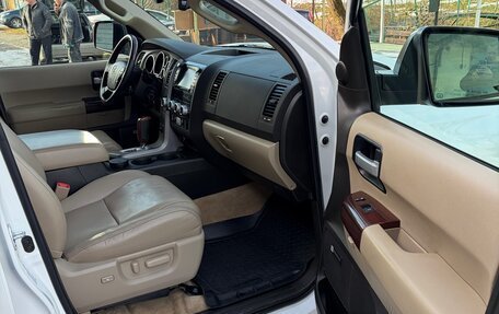 Toyota Sequoia II рестайлинг, 2011 год, 3 000 000 рублей, 8 фотография