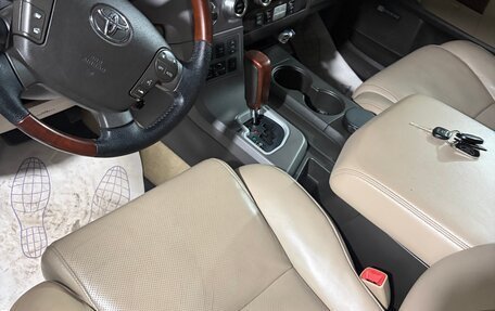 Toyota Sequoia II рестайлинг, 2011 год, 3 000 000 рублей, 13 фотография