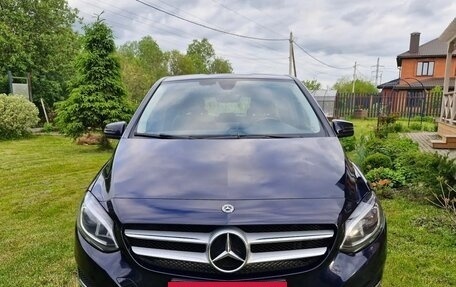 Mercedes-Benz B-Класс, 2017 год, 1 900 000 рублей, 2 фотография
