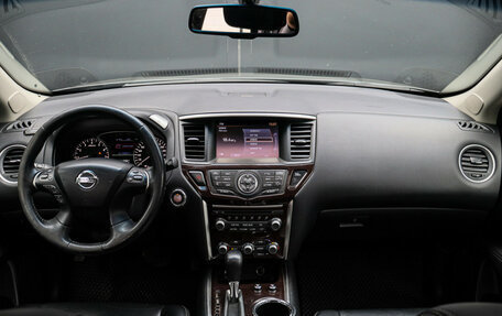 Nissan Pathfinder, 2016 год, 1 790 000 рублей, 14 фотография