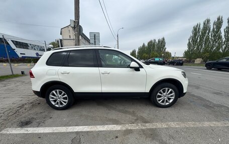 Volkswagen Touareg III, 2011 год, 1 650 000 рублей, 2 фотография