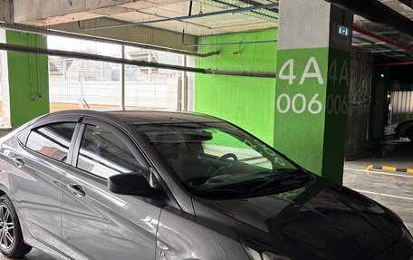 Hyundai Solaris II рестайлинг, 2013 год, 800 000 рублей, 1 фотография