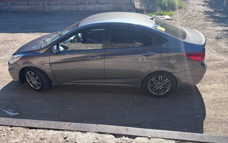 Hyundai Solaris II рестайлинг, 2013 год, 800 000 рублей, 3 фотография