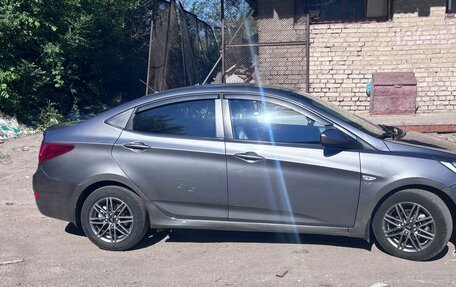 Hyundai Solaris II рестайлинг, 2013 год, 800 000 рублей, 4 фотография