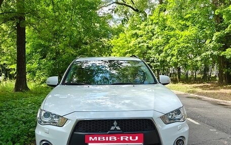 Mitsubishi Outlander III рестайлинг 3, 2012 год, 1 700 000 рублей, 3 фотография