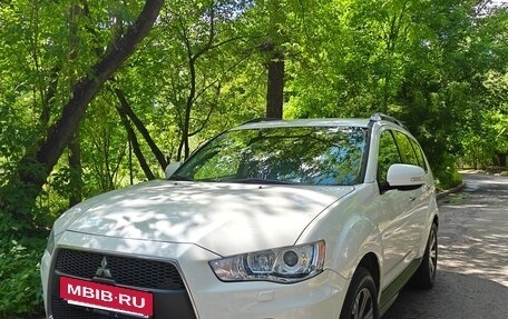 Mitsubishi Outlander III рестайлинг 3, 2012 год, 1 700 000 рублей, 5 фотография
