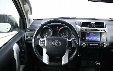 Toyota Land Cruiser Prado 150 рестайлинг 2, 2016 год, 3 750 000 рублей, 13 фотография