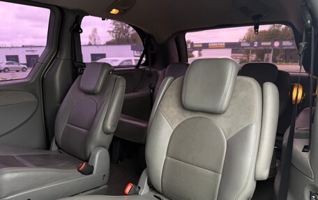 Chrysler Voyager IV, 2006 год, 545 000 рублей, 21 фотография