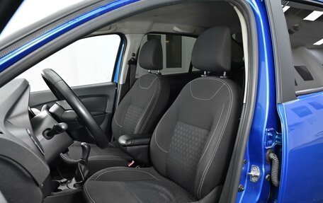 Renault Logan II, 2018 год, 699 000 рублей, 11 фотография