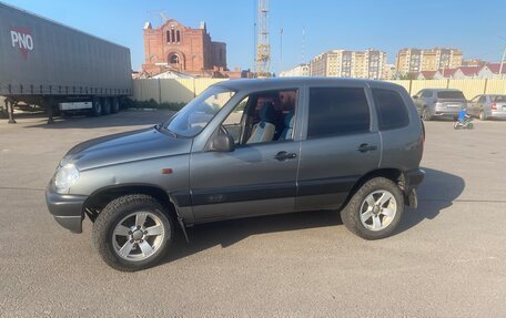 Chevrolet Niva I рестайлинг, 2004 год, 400 000 рублей, 2 фотография