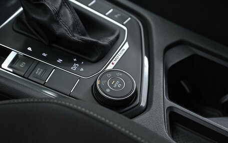 Volkswagen Tiguan II, 2020 год, 2 249 000 рублей, 11 фотография