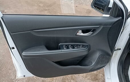KIA Rio IV, 2021 год, 1 640 000 рублей, 10 фотография