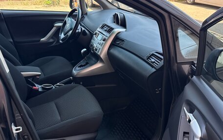Toyota Verso I, 2011 год, 13 фотография