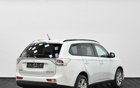 Mitsubishi Outlander III рестайлинг 3, 2014 год, 1 599 000 рублей, 2 фотография