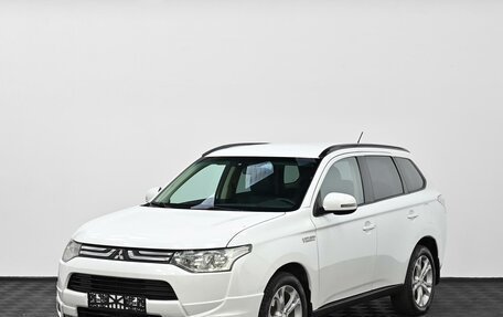 Mitsubishi Outlander III рестайлинг 3, 2014 год, 1 599 000 рублей, 3 фотография