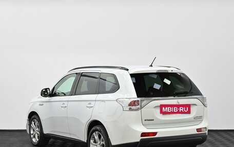 Mitsubishi Outlander III рестайлинг 3, 2014 год, 1 599 000 рублей, 4 фотография