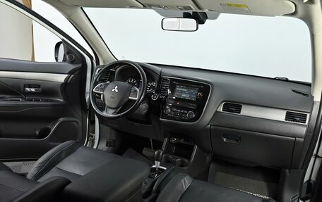 Mitsubishi Outlander III рестайлинг 3, 2014 год, 1 599 000 рублей, 7 фотография