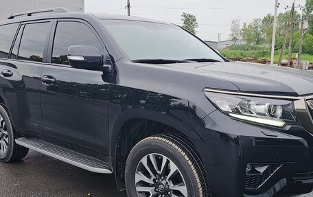 Toyota Land Cruiser Prado 150 рестайлинг 2, 2021 год, 7 200 000 рублей, 2 фотография