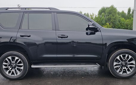Toyota Land Cruiser Prado 150 рестайлинг 2, 2021 год, 7 200 000 рублей, 3 фотография
