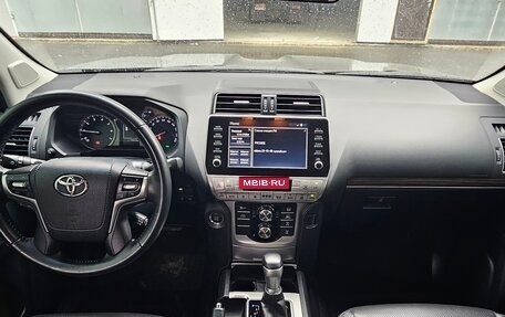 Toyota Land Cruiser Prado 150 рестайлинг 2, 2021 год, 7 200 000 рублей, 10 фотография