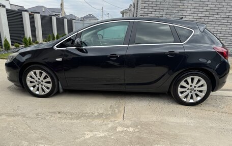 Opel Astra J, 2011 год, 620 000 рублей, 2 фотография
