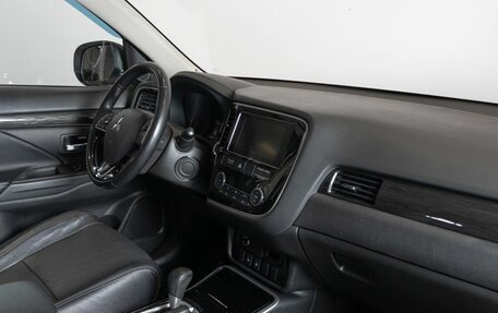 Mitsubishi Outlander III рестайлинг 3, 2018 год, 1 847 600 рублей, 7 фотография