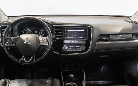 Mitsubishi Outlander III рестайлинг 3, 2018 год, 1 847 600 рублей, 6 фотография